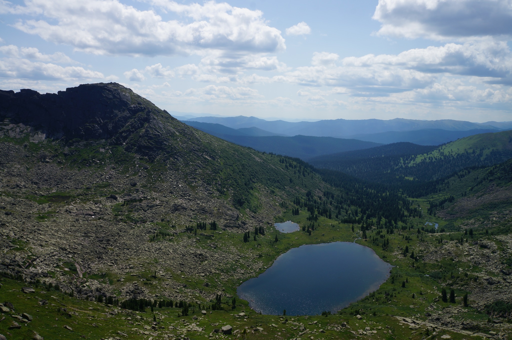 Озеро Мраморное с подъёма на перевал Курсантов западный