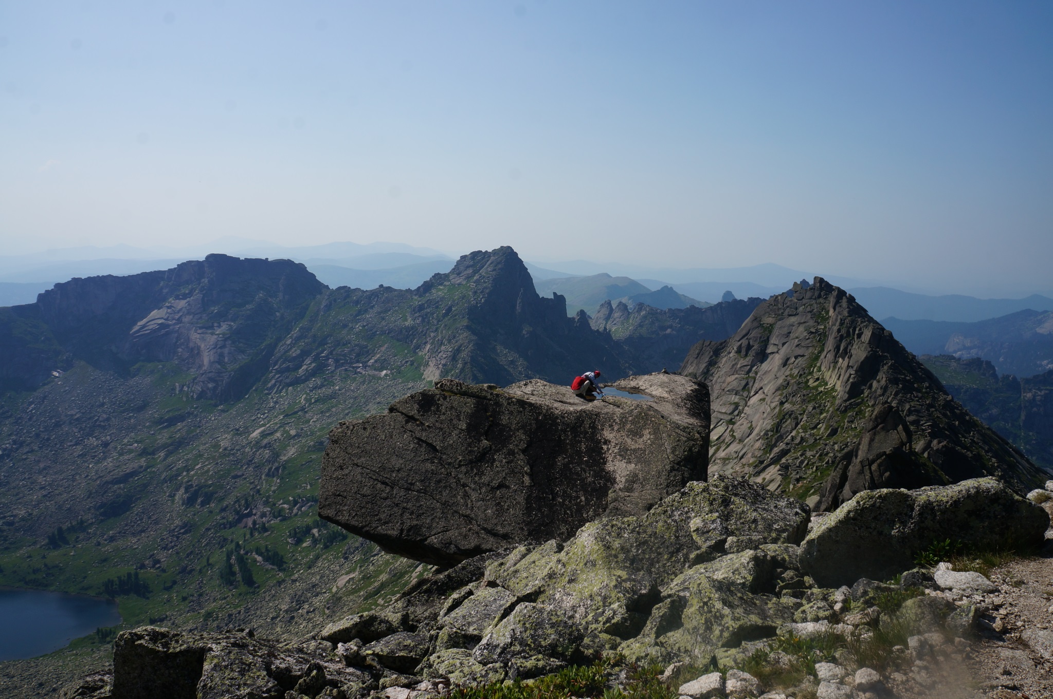 Озеро Мраморное с перевала Птица
