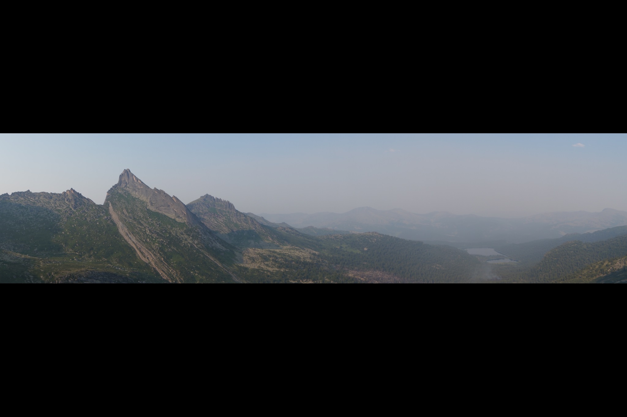 Панорама с перевала Зелёный