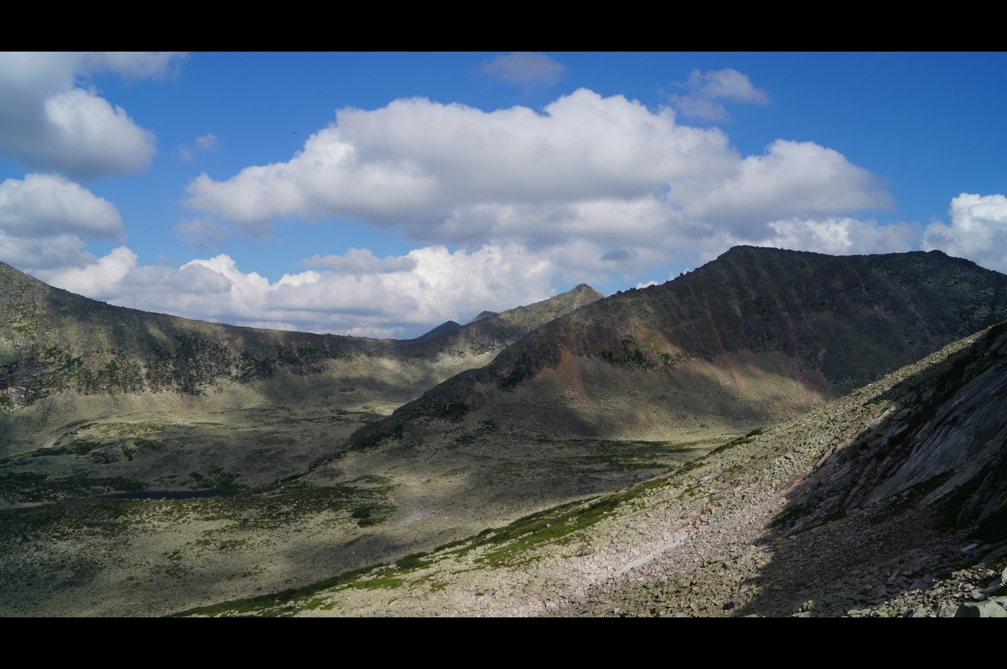 С подъёма на перевал Водопадный